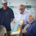 Abdul-Rahman Adib hands over the award to Rida Sayadi from Sanabel Nour.