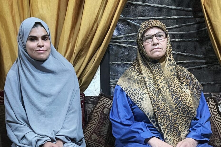 Mother and her daugther.